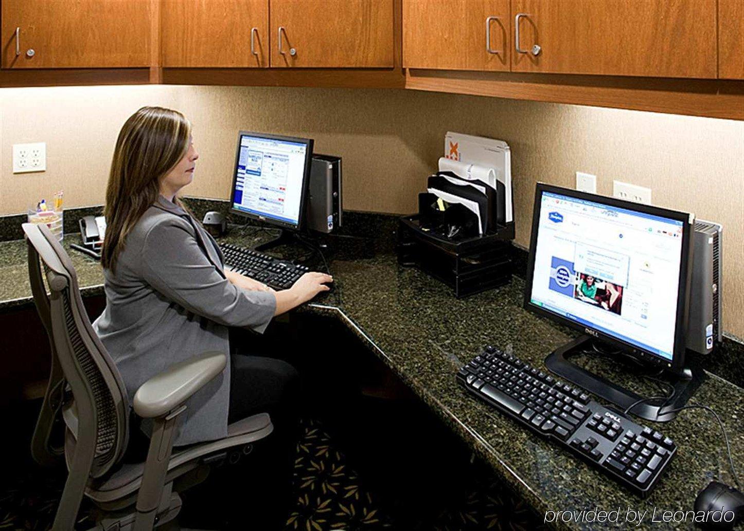 Hampton Inn & Suites Clovis Airport North Съоръжения снимка